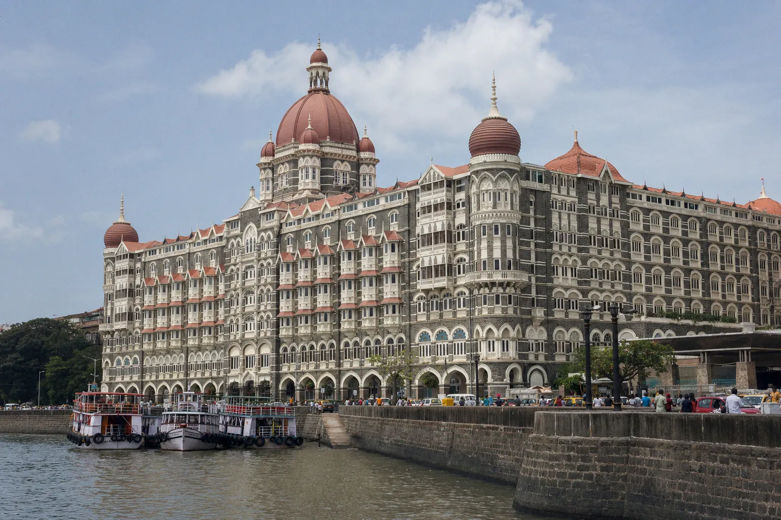 Book the Best Hotels in India: Taj vs Oberoi Resorts